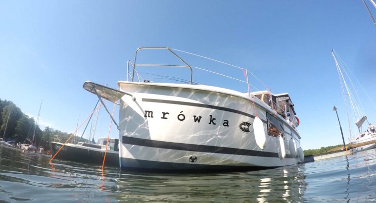 „Mrówka” Calipso 750- łódź motorowa typu hauseboat