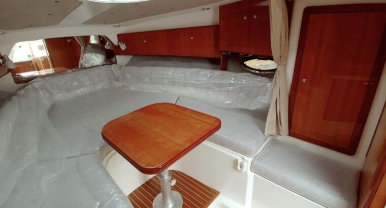 Jacht Motorowy Cramar 32 2 kabiny 8 osób