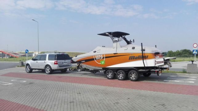 Transport Łodzie Jachty ( motorówki żaglówki, łodzie )