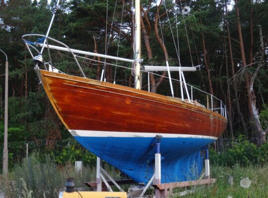 Jacht drewniany- mahoniowy Holms Varv Clipper 32